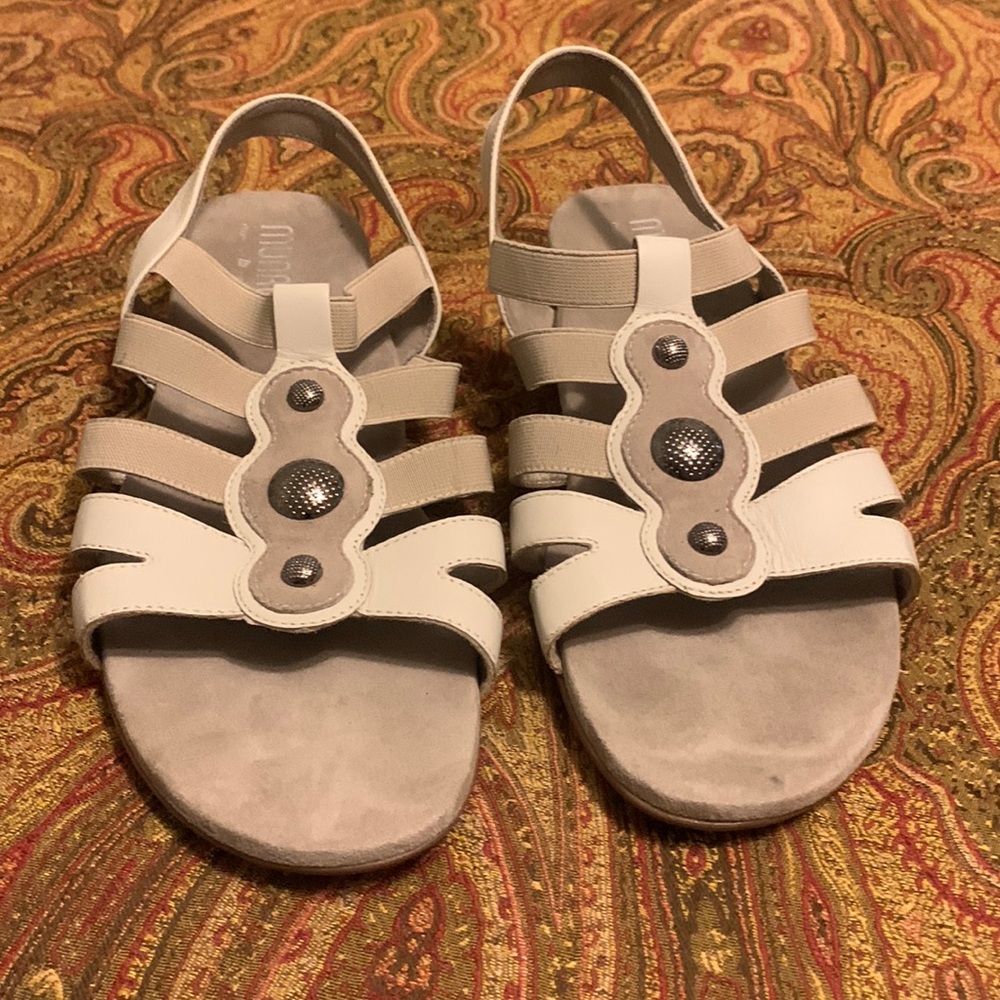 Munro women’s sandals